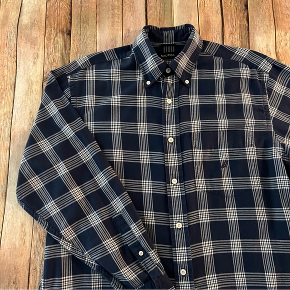 Nautica mens long sleeve plaid casual button down shirt | size medium - Picture 2 of 10
